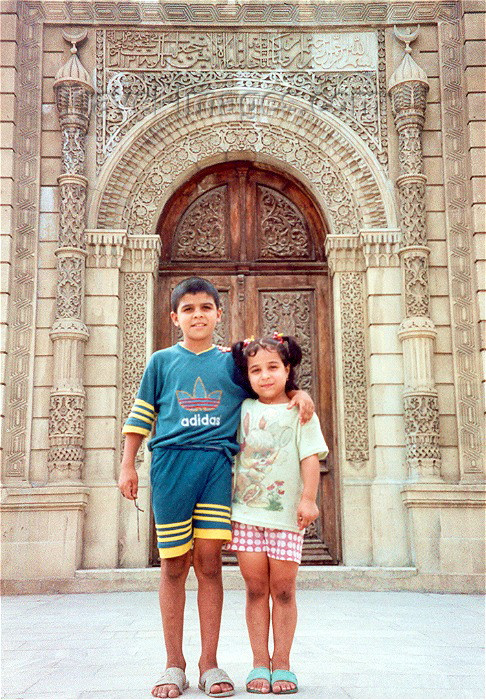 azer5: Baku, Azerbaijan: kids at the Djuma Mosque... formerly carpets museum - old city - photo by M.Torres - (c) Travel-Images.com - Stock Photography agency - Image Bank
