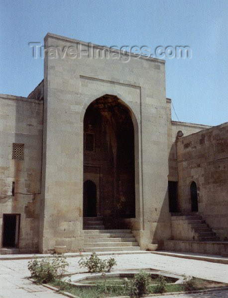 azer50: Azerbaijan - Baku: Shirvan Shah's palace - gate / Shirvanshahlar sarayi - UNESCO world heritage site - photo by Miguel Torres - (c) Travel-Images.com - Stock Photography agency - Image Bank