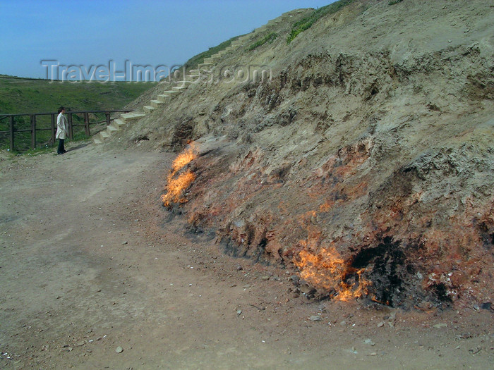 azer513: Surakhany - Absheron peninsula, Azerbaijan: Ateshgah fire temple - fire from the ground - natural gas vents - photo by G.Monssen - (c) Travel-Images.com - Stock Photography agency - Image Bank