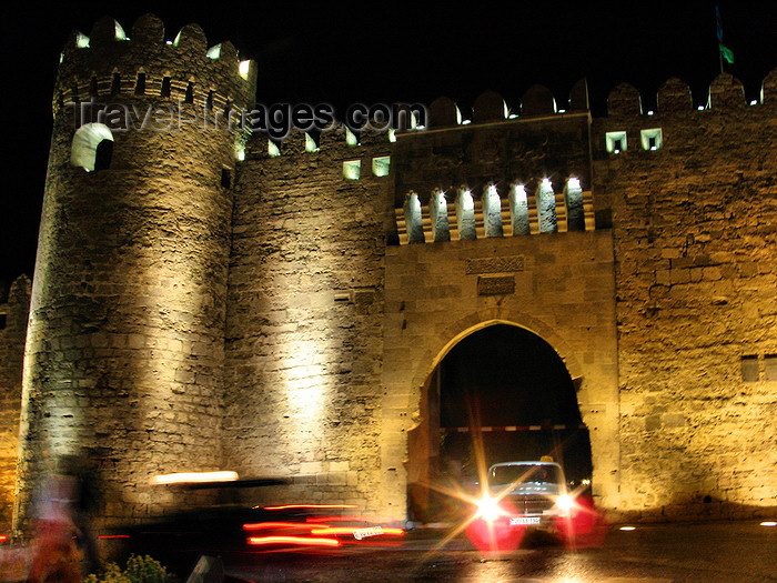 azer552: Baku, Azerbaijan: gate on the city walls - nocturnal - photo by N.Mahmudova - (c) Travel-Images.com - Stock Photography agency - Image Bank