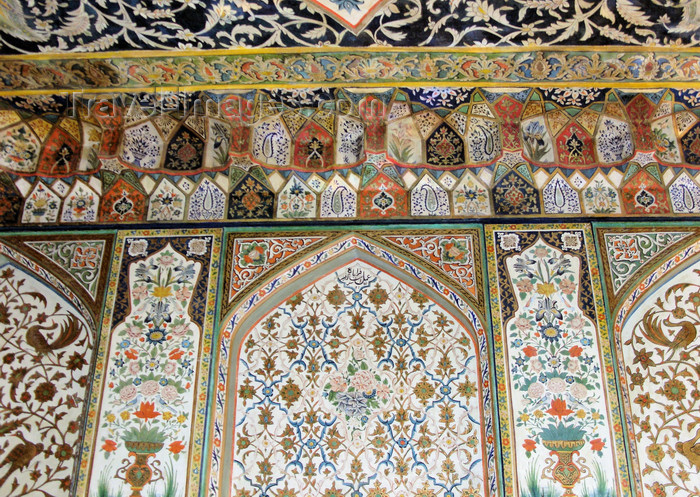 azer556: Sheki / Shaki - Azerbaijan: Sheki Khans' palace - intricate decoration - muqarnas - Khansarai - photo by N.Mahmudova - (c) Travel-Images.com - Stock Photography agency - Image Bank