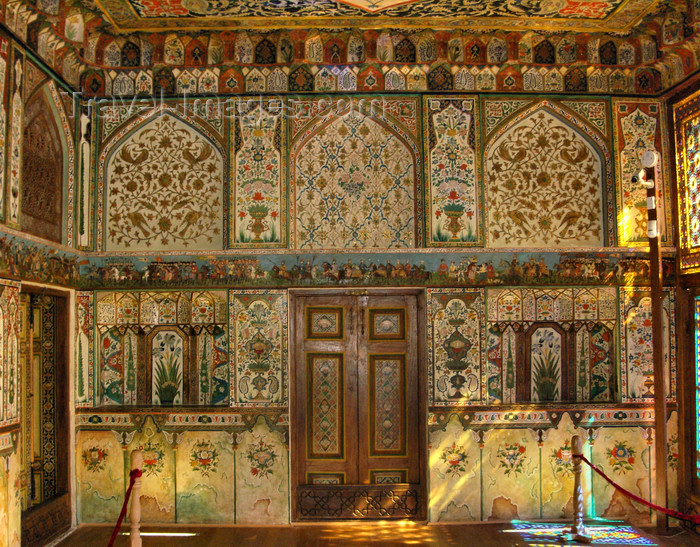 azer560: Sheki / Shaki - Azerbaijan: Sheki Khans' palace - frescos in the interior - floral motives - Khansarai - photo by N.Mahmudova - (c) Travel-Images.com - Stock Photography agency - Image Bank
