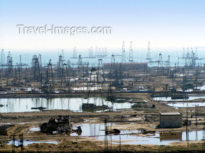 azer63: Azerbaijan - Gobustan / Qobustan / Kobustan:  oil derrick - petroleum industry - poluted land - photo by N.Mahmudova - (c) Travel-Images.com - Stock Photography agency - Image Bank