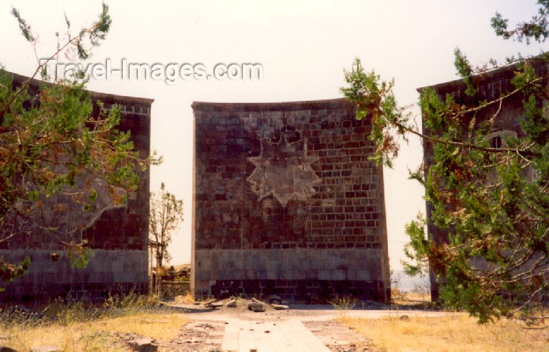 azer77: Azerbaijan - Lachin / Berdzor: remains of a Azeri monument - photo by Miguel Torres - (c) Travel-Images.com - Stock Photography agency - Image Bank