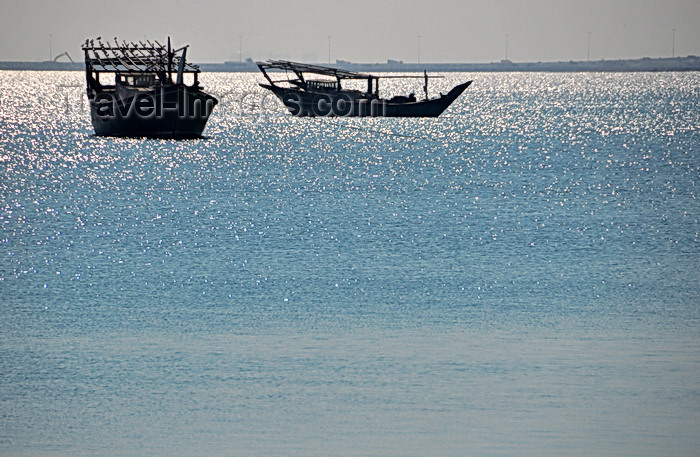 bahrain10: Muharraq Island, Bahrain: silhouette of dhows in the bay - Khawr al Qulay'ah - photo by M.Torres - (c) Travel-Images.com - Stock Photography agency - Image Bank
