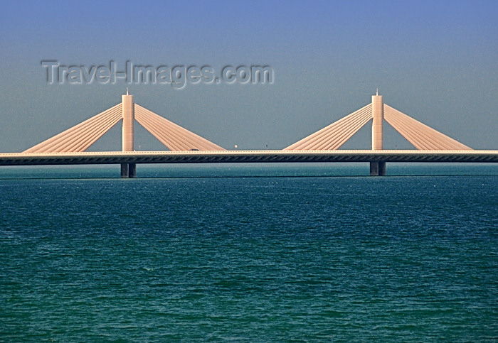 bahrain15: Manama, Bahrain: Sheikh Isa Bin Salman Causeway - connects Busaiteen to the Diplomatic Area, near Seef district - dual 3-lane causeway with a 260-m long cable-stayed bridge - photo by M.Torres - (c) Travel-Images.com - Stock Photography agency - Image Bank