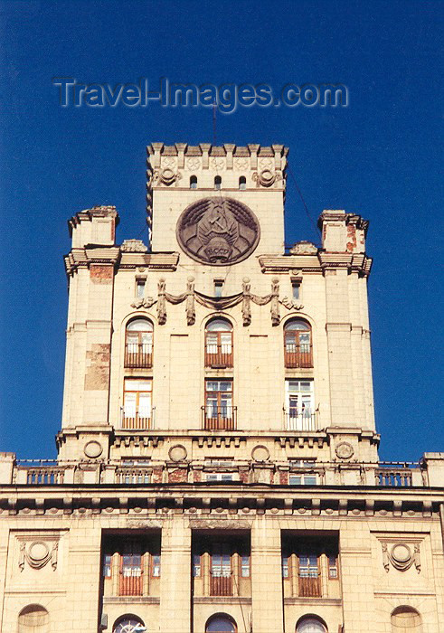 belarus16: Belarus - Minsk: classical Soviet architecture - façade on Ploshchad Pryvakzalnaja / Railway station square (photo by Miguel Torres) - (c) Travel-Images.com - Stock Photography agency - Image Bank