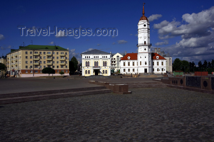 belarus70: Mogilev, Mahilyow Voblast, Belarus: central square - old town hall and weddings palace - photo by A.Dnieprowsky - (c) Travel-Images.com - Stock Photography agency - Image Bank