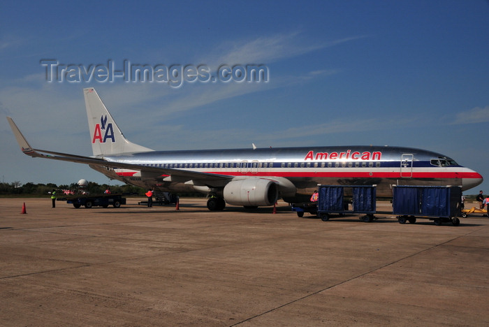 belize3: Belize City, Belize: American Airlines Boeing 737-823(WL) - cn 29525  ln 434 - N924AN - Philip S. W. Goldson International Airport - photo by M.Torres - (c) Travel-Images.com - Stock Photography agency - Image Bank