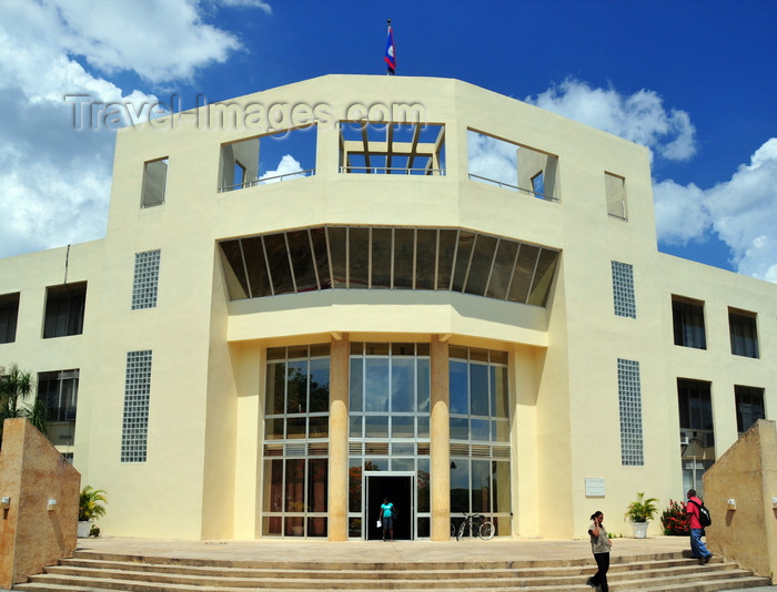 belize73: Belmopan, Cayo, Belize: entrance of Sir Edney Cain Building - hosts the Prime Minister's office and several ministries - photo by M.Torres - (c) Travel-Images.com - Stock Photography agency - Image Bank