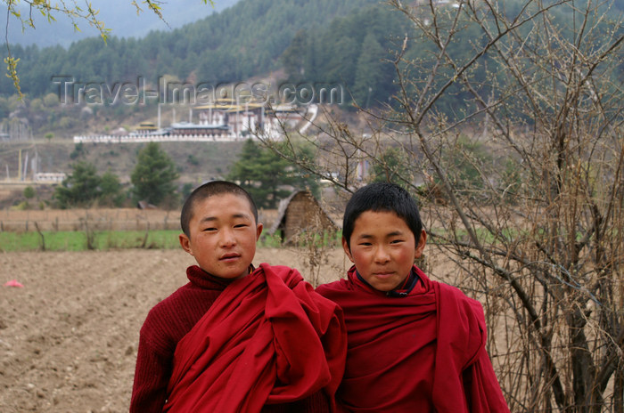 bhutan16: Bhutan - Bumthang valley - young monks, outside Kurjey Lhakhang - photo by A.Ferrari - (c) Travel-Images.com - Stock Photography agency - Image Bank
