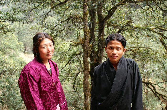 bhutan226: Bhutan - Bhutanese couple, on their way to Cheri Goemba - photo by A.Ferrari - (c) Travel-Images.com - Stock Photography agency - Image Bank