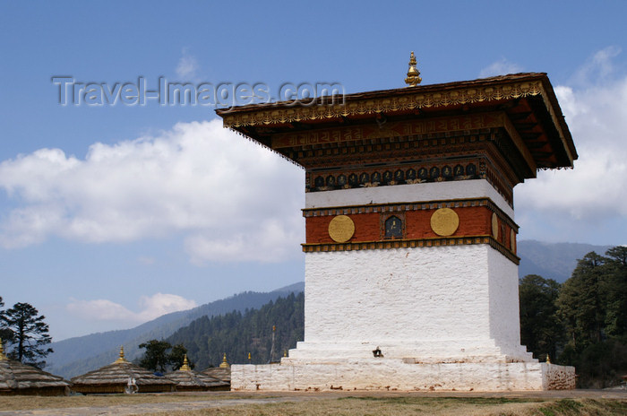 bhutan292: Bhutan - one of the 108 chortens of Dochu La pass - photo by A.Ferrari - (c) Travel-Images.com - Stock Photography agency - Image Bank