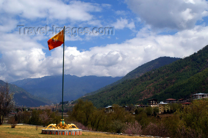 bhutan30: Bhutan - Thimphu - Bhutanese flag, outside the Trashi Chhoe Dzong - photo by A.Ferrari - (c) Travel-Images.com - Stock Photography agency - Image Bank