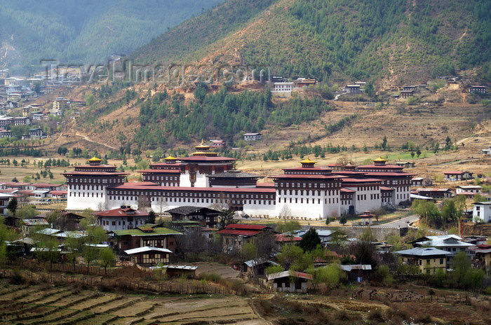 bhutan31: Bhutan - Thimphu - Trashi Chhoe Dzong and the valley - photo by A.Ferrari - (c) Travel-Images.com - Stock Photography agency - Image Bank