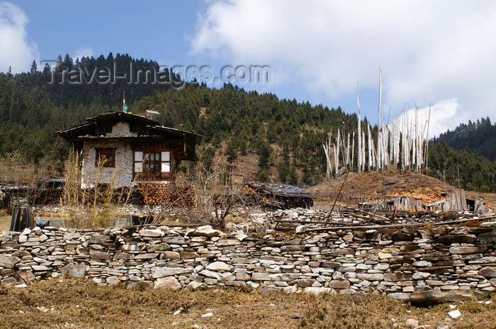 bhutan367: Bhutan - Shingkhar - House and prayer flags - photo by A.Ferrari - (c) Travel-Images.com - Stock Photography agency - Image Bank