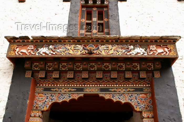 bhutan42: Bhutan - wood carvings above a gate - Trongsa Dzong - photo by A.Ferrari - (c) Travel-Images.com - Stock Photography agency - Image Bank