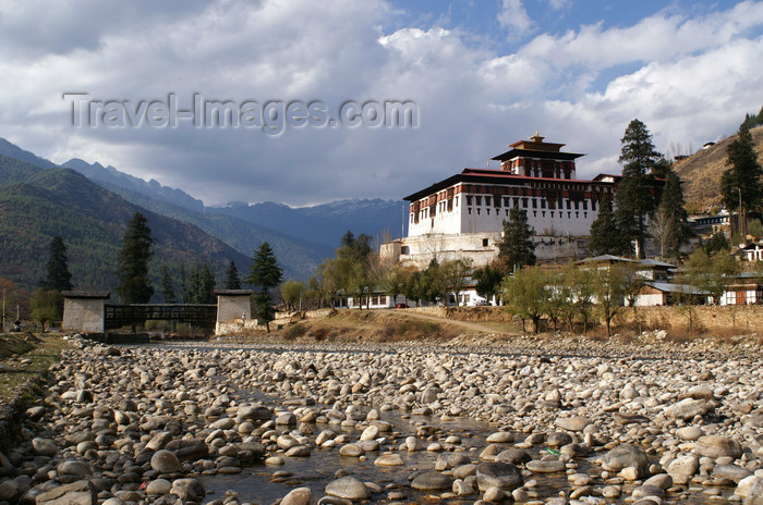 bhutan83: Bhutan - Paro: Paro Dzong, seen from the banks of Paro Chhu - photo by A.Ferrari - (c) Travel-Images.com - Stock Photography agency - Image Bank