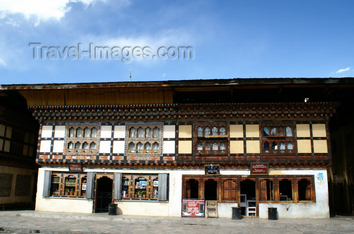 bhutan85: Bhutan - Paro: in the main street - photo by A.Ferrari - (c) Travel-Images.com - Stock Photography agency - Image Bank