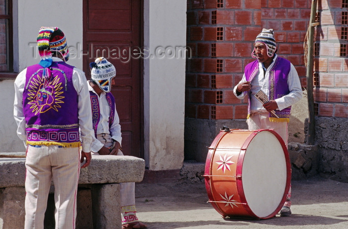 bolivia144: Isla del Sol, Lake Titicaca, Manco Kapac Province, La Paz Department, Bolivia: musicians celebrate in the village of Challapampa - photo by C.Lovell - (c) Travel-Images.com - Stock Photography agency - Image Bank