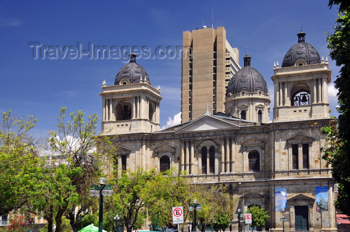 bolivia73: La Paz, Bolivia: Metropolitan Cathedral and Plaza Murillo, corner with calle Socabaya - Banco Central de Bolivia tower in the background - Catedral Metropolitana Nuestra Señora de La Paz - photo by M.Torres - (c) Travel-Images.com - Stock Photography agency - Image Bank
