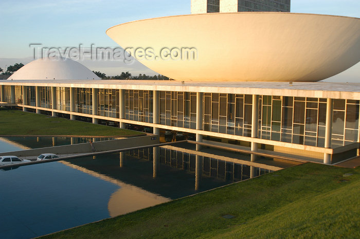 brazil354: Brazil / Brasil - Brasilia / BSB (DF): dome (the Senate), and the saucer (the Congress) - Congresso Nacional - arquitecto: Oscar Niemeyer - Unesco world heritage site - patrimonio da humanidade - photo by M.Alves - (c) Travel-Images.com - Stock Photography agency - Image Bank