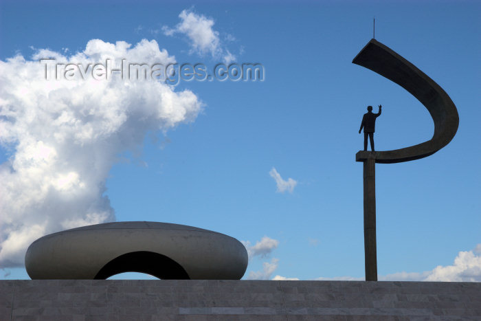 brazil84: Brazil / Brasil - Brasilia / BSB (DF): President Juscelino Kubitschek de Oliveira mausoleum - JK - architect: Oscar Niemeyer - photo by M.Alves - (c) Travel-Images.com - Stock Photography agency - Image Bank