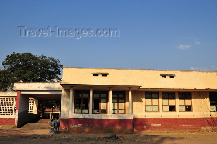 burundi26: Bujumbura, Burundi: abandoned colonial school - photo by M.Torres - (c) Travel-Images.com - Stock Photography agency - Image Bank