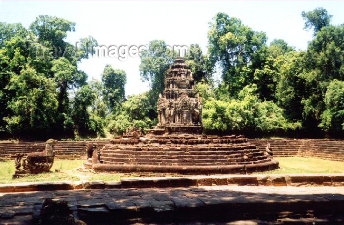 cambodia80: Angkor, Cambodia / Cambodge: Preah Neak Pean - empty pool - photo by Miguel Torres - (c) Travel-Images.com - Stock Photography agency - Image Bank