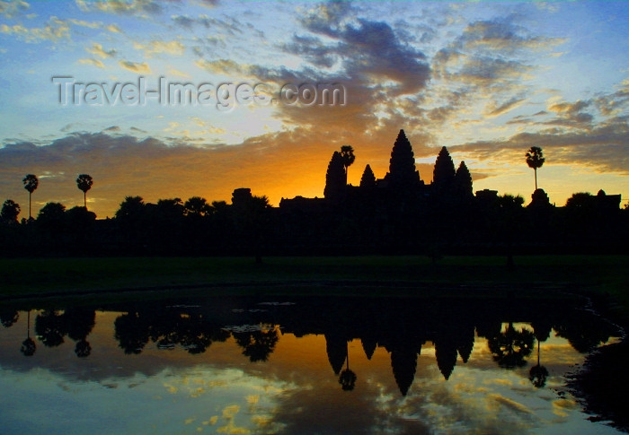 cambodia87: Angkor, Cambodia / Cambodge: Anglor Wat - sunrise - first described to the West by Portuguese monk Antonio da Magdalena - Unesco world heritage site - photo by Rod Eime - (c) Travel-Images.com - Stock Photography agency - Image Bank