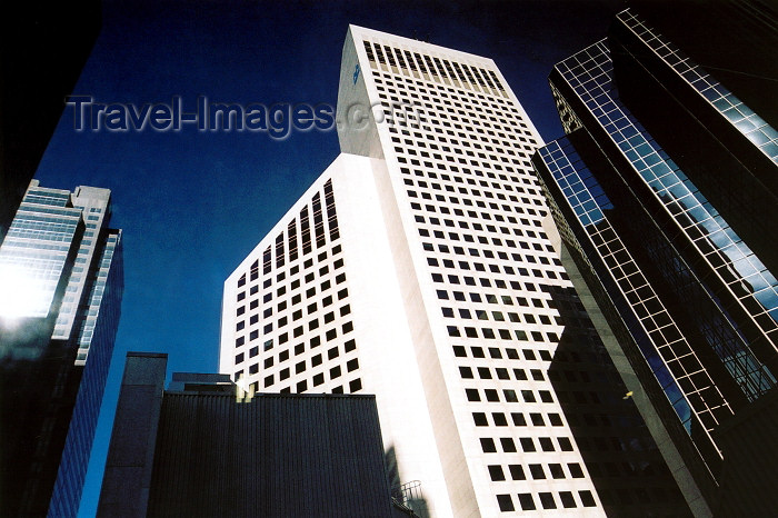 canada169: Canada / Kanada - Calgary (Alberta): looking for space - skyscrapers compete (photo by M.Torres) - (c) Travel-Images.com - Stock Photography agency - Image Bank