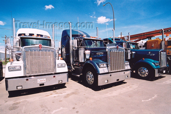 canada178: Canada / Kanada - Calgary (Alberta): Kenworth trucks (photo by M.Torres) - (c) Travel-Images.com - Stock Photography agency - Image Bank