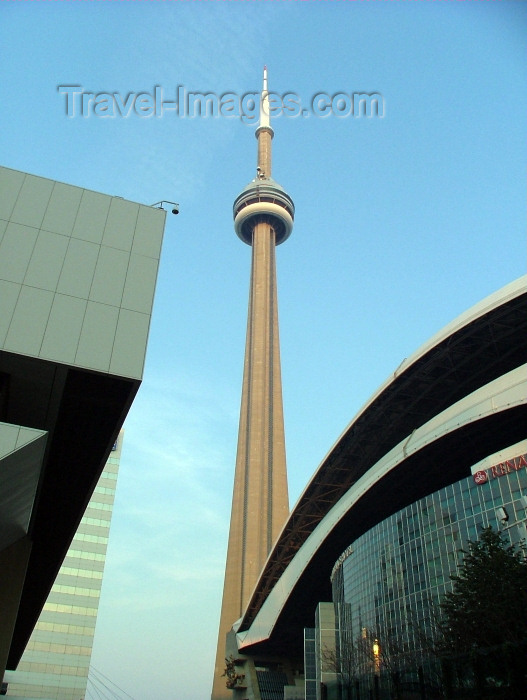 canada265: Toronto, Ontario, Canada / Kanada: CN tower and Renaissance Toronto Hotel Downtown, part of the Rogers Centre/ Skydome complex - highest man made lookout point on the world - photo by R.Grove - (c) Travel-Images.com - Stock Photography agency - Image Bank