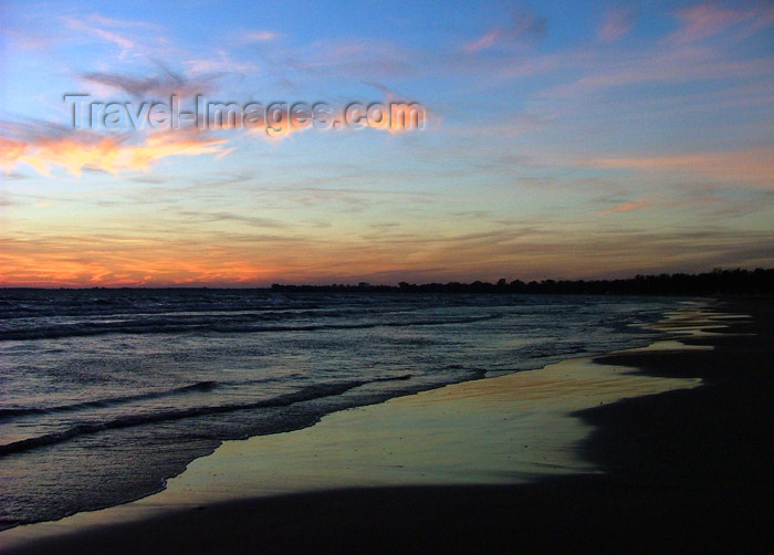 canada467: Canada - Ontario - Lake Erie: beach at sunset - photo by R.Grove - (c) Travel-Images.com - Stock Photography agency - Image Bank
