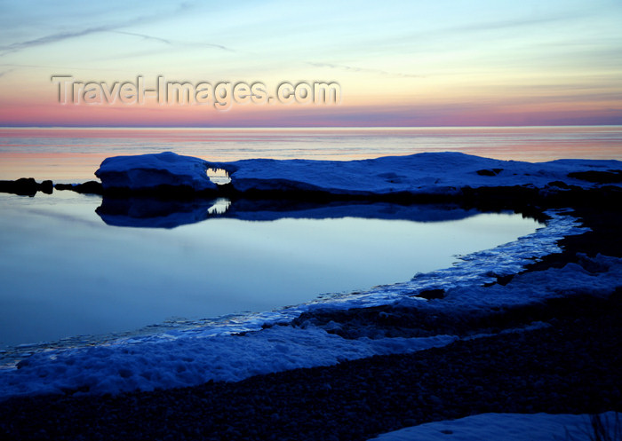canada475: Canada - Ontario - Lake Superior: snow - photo by R.Grove - (c) Travel-Images.com - Stock Photography agency - Image Bank