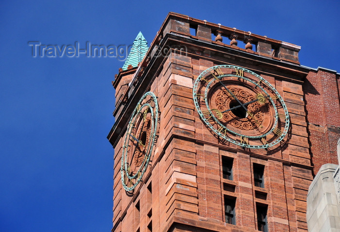 canada590: Montreal, Quebec, Canada: ornate clock tower of the New York Life building / Édifice Montreal Trust / Quebec Bank Building - Babb, Cook & Willard architects - Place d'Armes - Vieux-Montréal - photo by M.Torres - (c) Travel-Images.com - Stock Photography agency - Image Bank