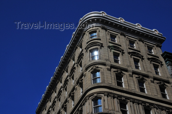 canada595: Montreal, Quebec, Canada: Great Scottish Life Insurance Building / Hotel Place d'Armes - Second Empire style - architects Daniel B. Wily and John Williams Hopkins - Place d'Armes - Vieux-Montréal - photo by M.Torres - (c) Travel-Images.com - Stock Photography agency - Image Bank