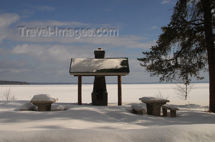 canada87: Canada / Kanada - Saskatchewan: picnic area covered in snow - photo by M.Duffy - (c) Travel-Images.com - Stock Photography agency - Image Bank
