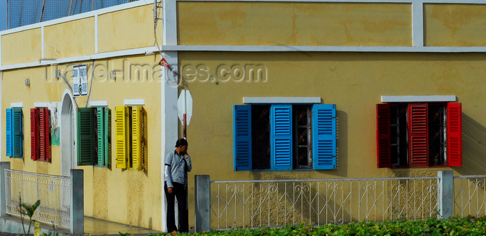 capeverde64: São Filipe, Fogo island - Cape Verde / Cabo Verde: colorful windows - photo by E.Petitalot - (c) Travel-Images.com - Stock Photography agency - Image Bank