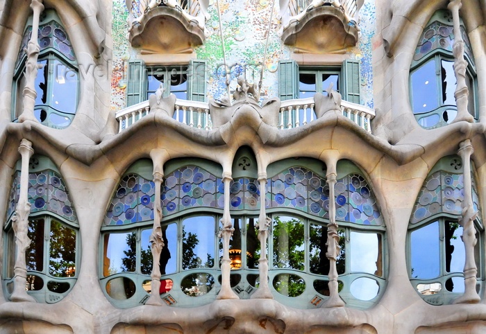 catalon234:  Barcelona, Catalonia: balconies at Casa Battló aka Casa dels ossos, by Antoni Gaudí, Unesco World Heritage Site - Passeig de Gràcia, Illa de la Discòrdia - photo by M.Torres - (c) Travel-Images.com - Stock Photography agency - Image Bank