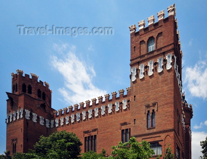 catalon267: Barcelona, Catalonia: Castle of the Three Dragons - Castell dels Tres Dragons, built for the 1888 Universal Exposition of Barcelona by Lluís Domènech i Montaner - photo by M.Torres - (c) Travel-Images.com - Stock Photography agency - Image Bank
