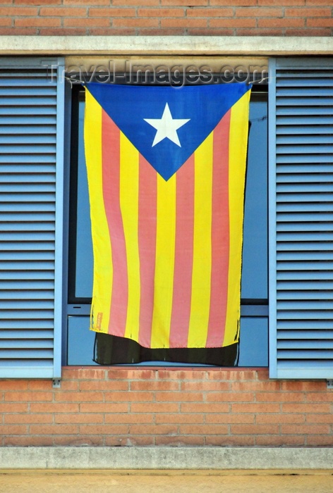 catalon61:  Barcelona, Catalonia: Catalonian flag on a window, in support of the independence of Catalonia - starred version of the flag, know in Catalan as the Senyera estelada, flown by separatists - photo by M.Torres - (c) Travel-Images.com - Stock Photography agency - Image Bank