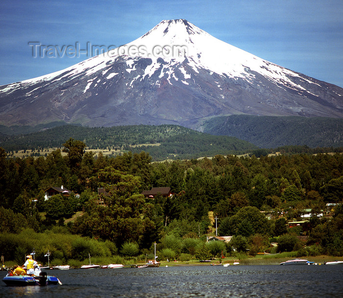 chile102: Araucanía Region, Chile - Lake Villarica: view of Villarica volcano - active stratovolcano, Villarica NP - photo by Y.Baby - (c) Travel-Images.com - Stock Photography agency - Image Bank