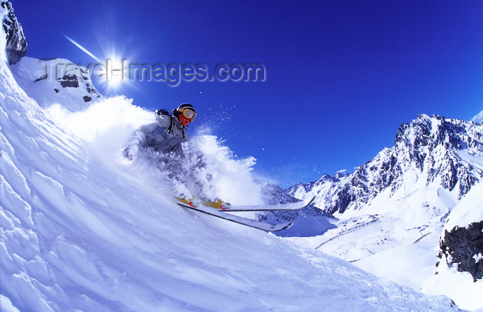 chile158: Portillo, Valparaíso region, Chile: skier free riding in deep snow in the Andes Mountains - photo by S.Egeberg - (c) Travel-Images.com - Stock Photography agency - Image Bank