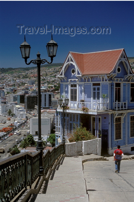 chile165: Valparaíso, Chile: lamppost and historic fisherman's house - Calfulafquen Bar Restaurant - photo by C.Lovell - (c) Travel-Images.com - Stock Photography agency - Image Bank