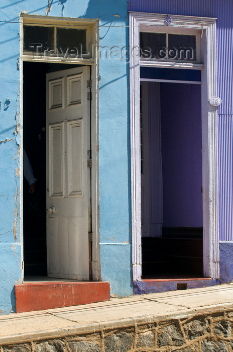 chile289: Valparaíso, Chile: open doors in Cerro Alegre - photo by P.Jolivet - (c) Travel-Images.com - Stock Photography agency - Image Bank