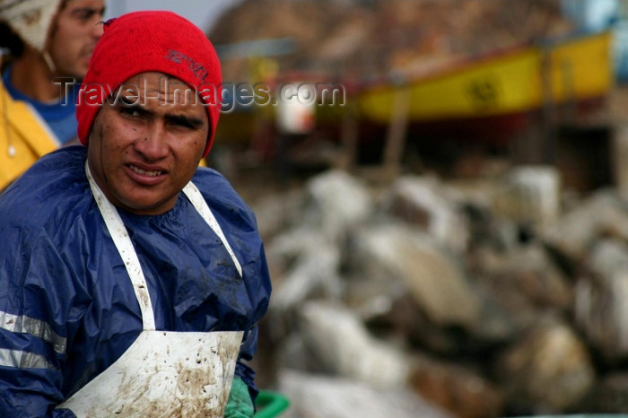 chile85: Chile - Huasco (Atacama region): fisherman - pescador - photo by N.Cabana - (c) Travel-Images.com - Stock Photography agency - Image Bank
