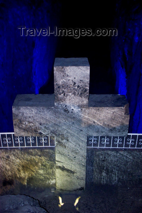 colombia34: Zipaquirá, department of Cundinamarca, Colombia: saltpetre cross in the old salt mines - Salt Cathedral of Zipaquirá - photo by E.Estrada - (c) Travel-Images.com - Stock Photography agency - Image Bank