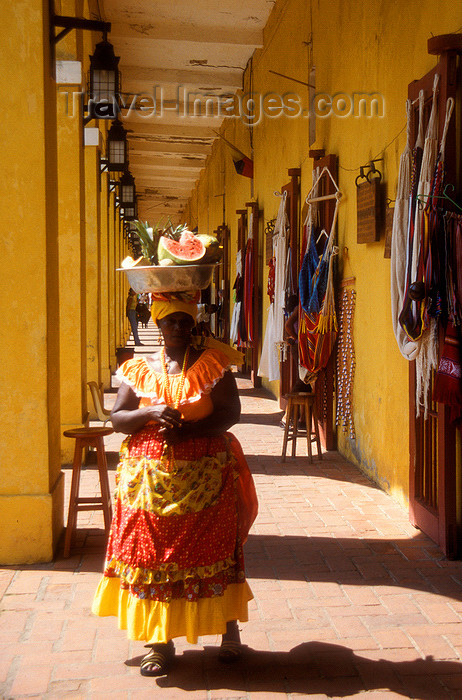 colombia6: Colombia - Cartagena: colonnade and market - woman with fruit over her head, local Carmen Miranda - photo by D.Forman - (c) Travel-Images.com - Stock Photography agency - Image Bank