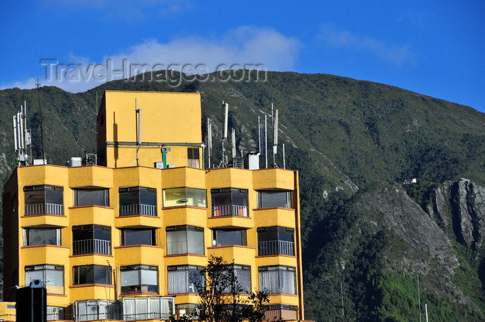 colombia72: Bogotá, Colombia: yellow building with cell-phone antennas and cerro Guadalupe, Andean Range, seen from Plazoleta del Rosario - barrio Catedral - La Candelaria - photo by M.Torres - (c) Travel-Images.com - Stock Photography agency - Image Bank